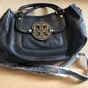 Tory Burch leather purse in excellent condition